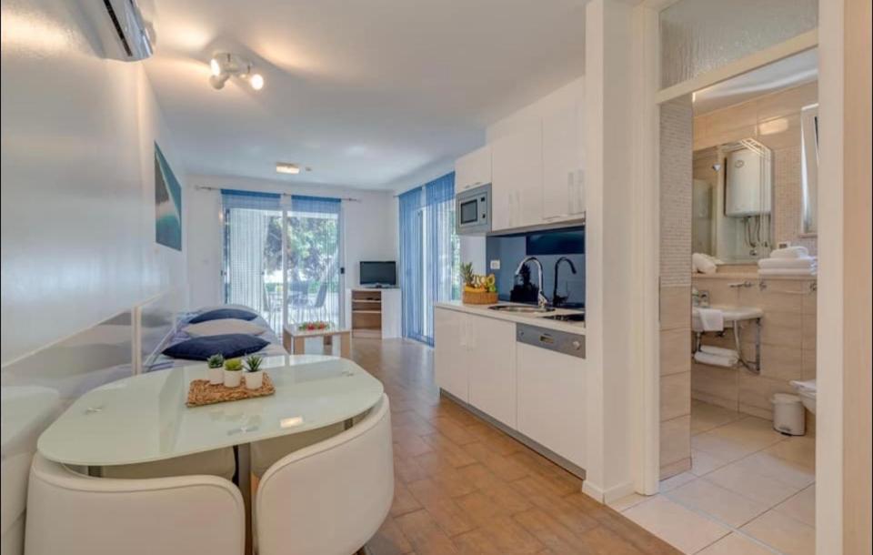 Apartment Promenade Zlatni Rat Бол Экстерьер фото